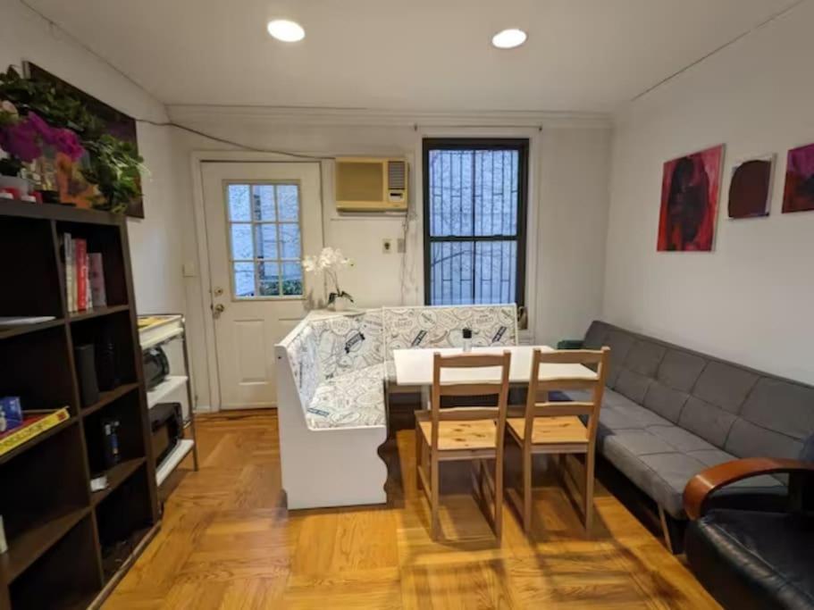 Comfy At Great Townhouse In Williamsburg Habitación en casa particular